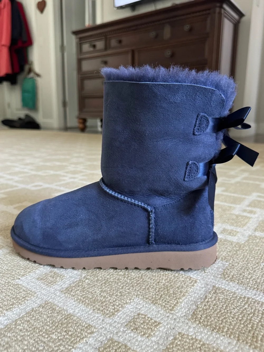 UGG Bailey Bow II Sheepskin Boots Navy Blue Girls Size 4